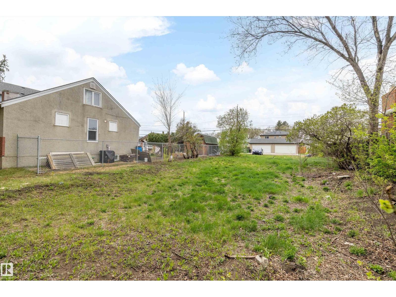 12128 80 ST NW