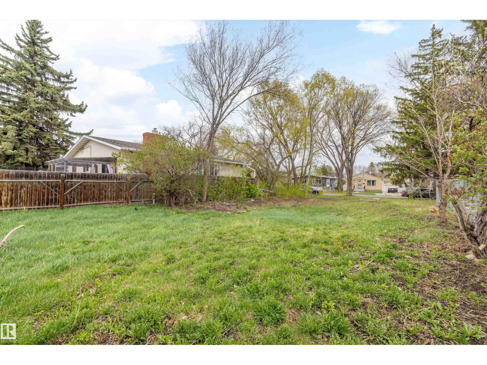 12128 80 ST NW
