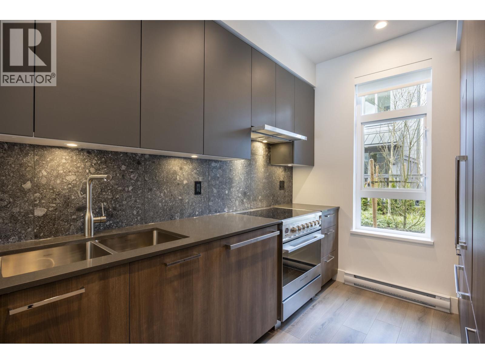 102 2322 EMERY COURT