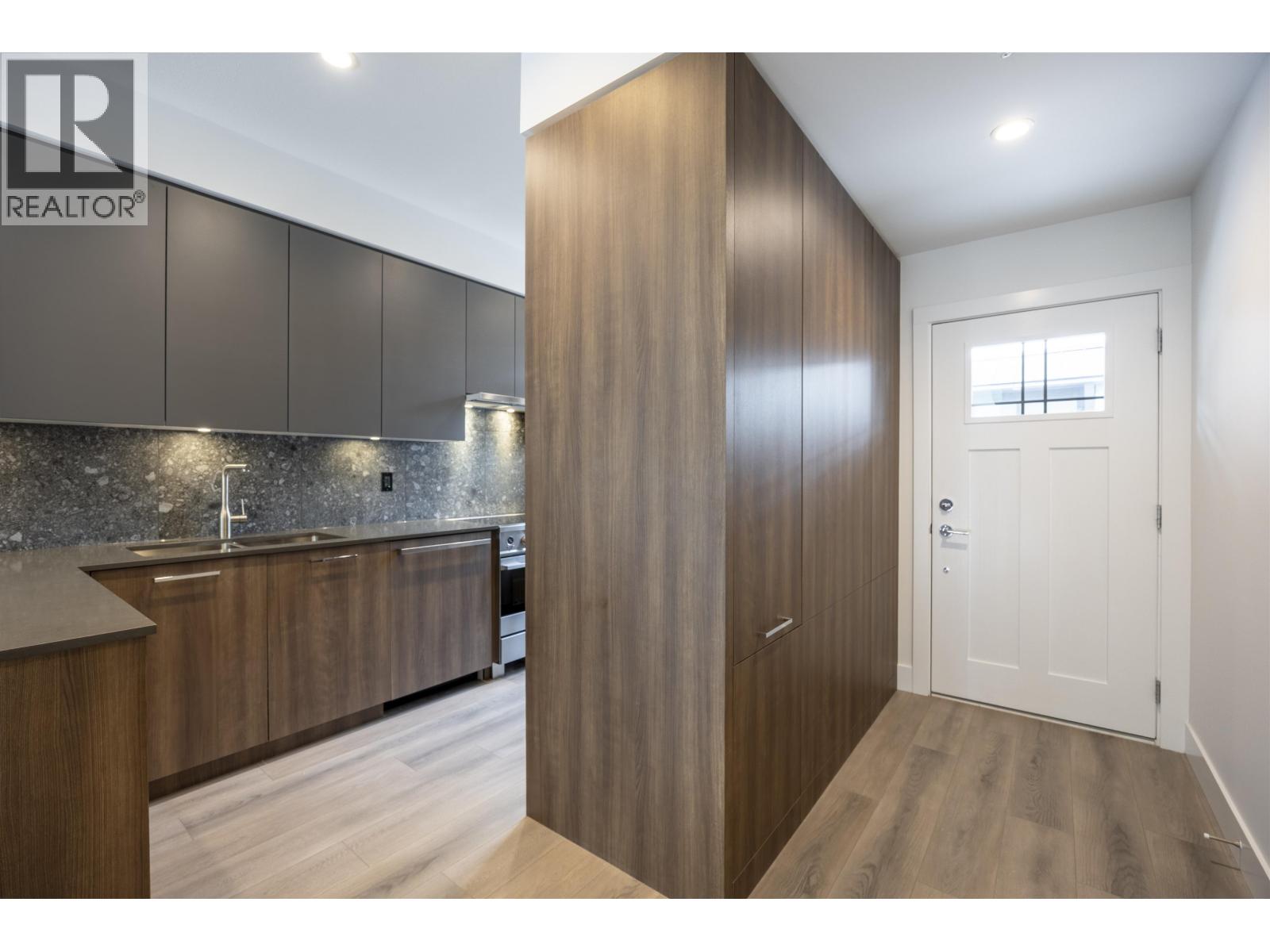 102 2322 EMERY COURT