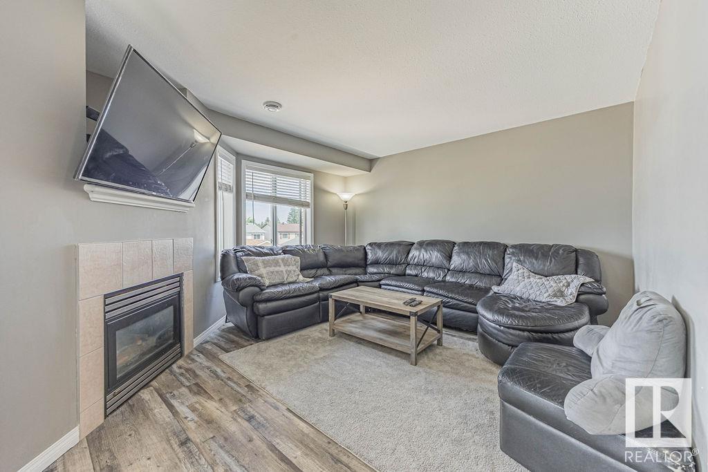 #54 2505 42 ST NW