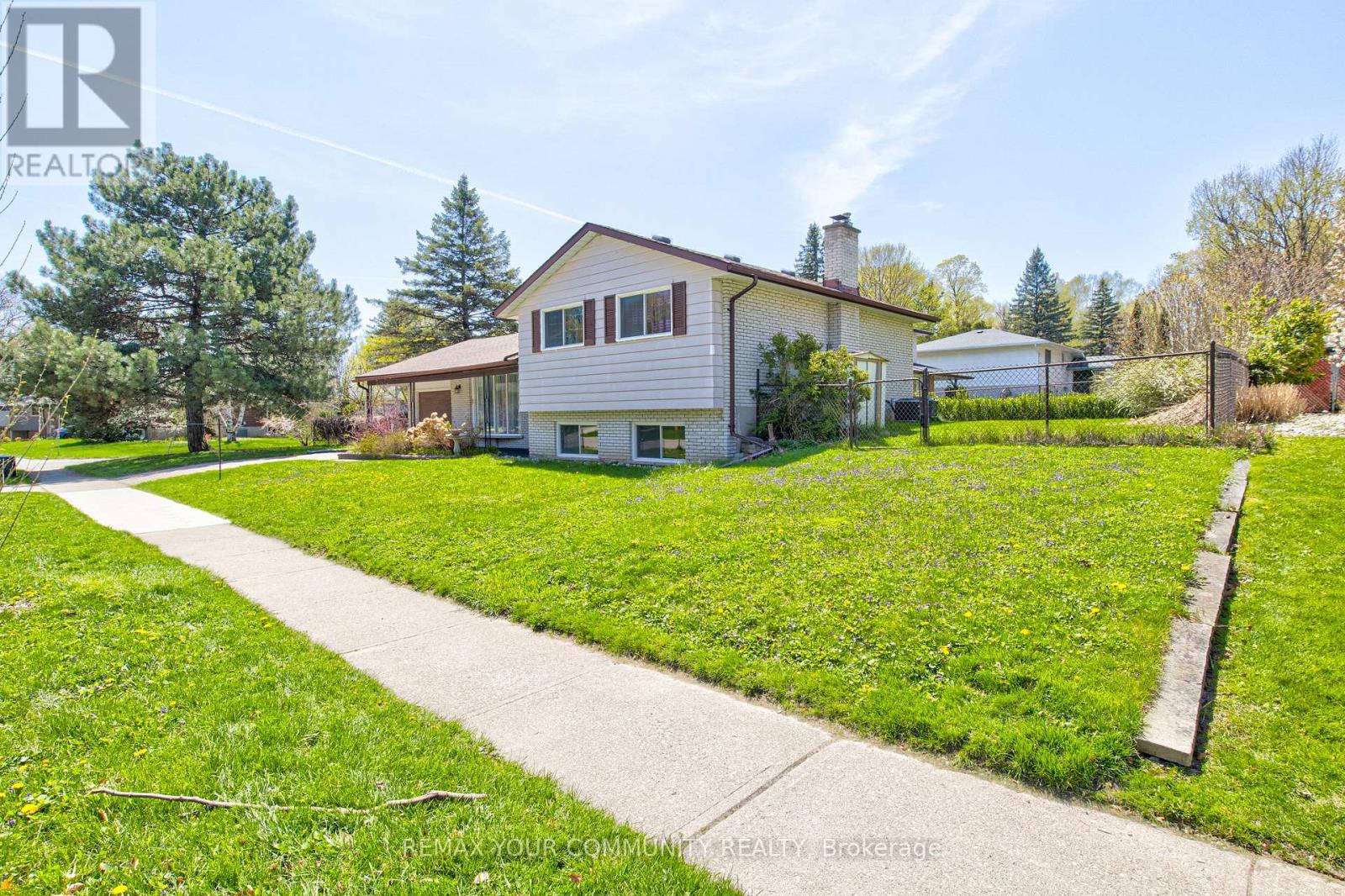 557 GLEN MANOR BOULEVARD