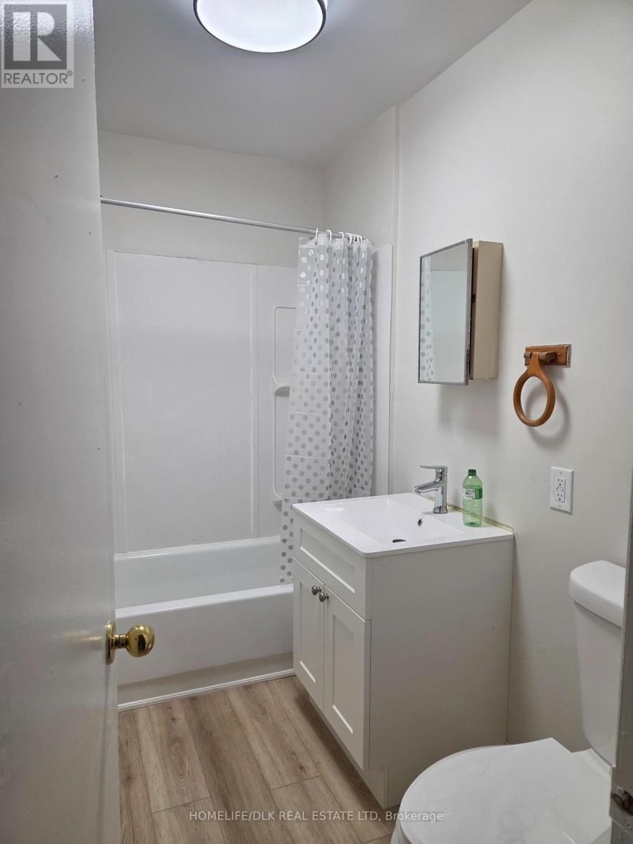 3 - 180 KING STREET E