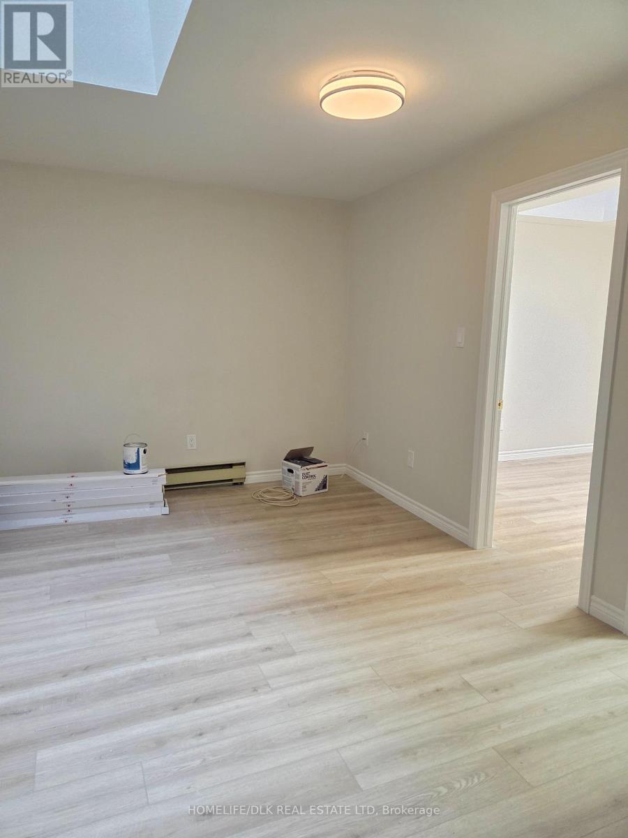 3 - 180 KING STREET E