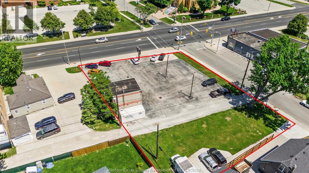 3277 TECUMSEH ROAD East