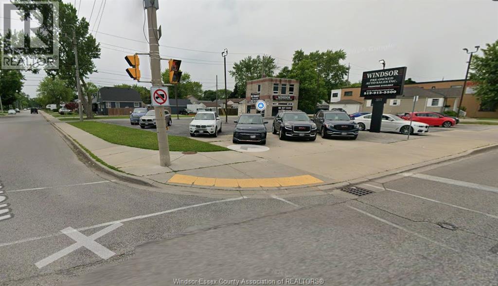 3277 TECUMSEH ROAD East
