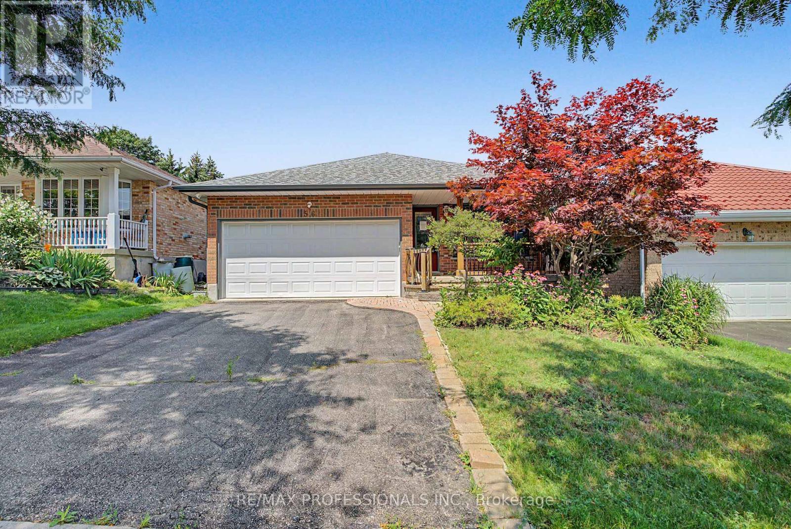 576 THORNDALE DRIVE