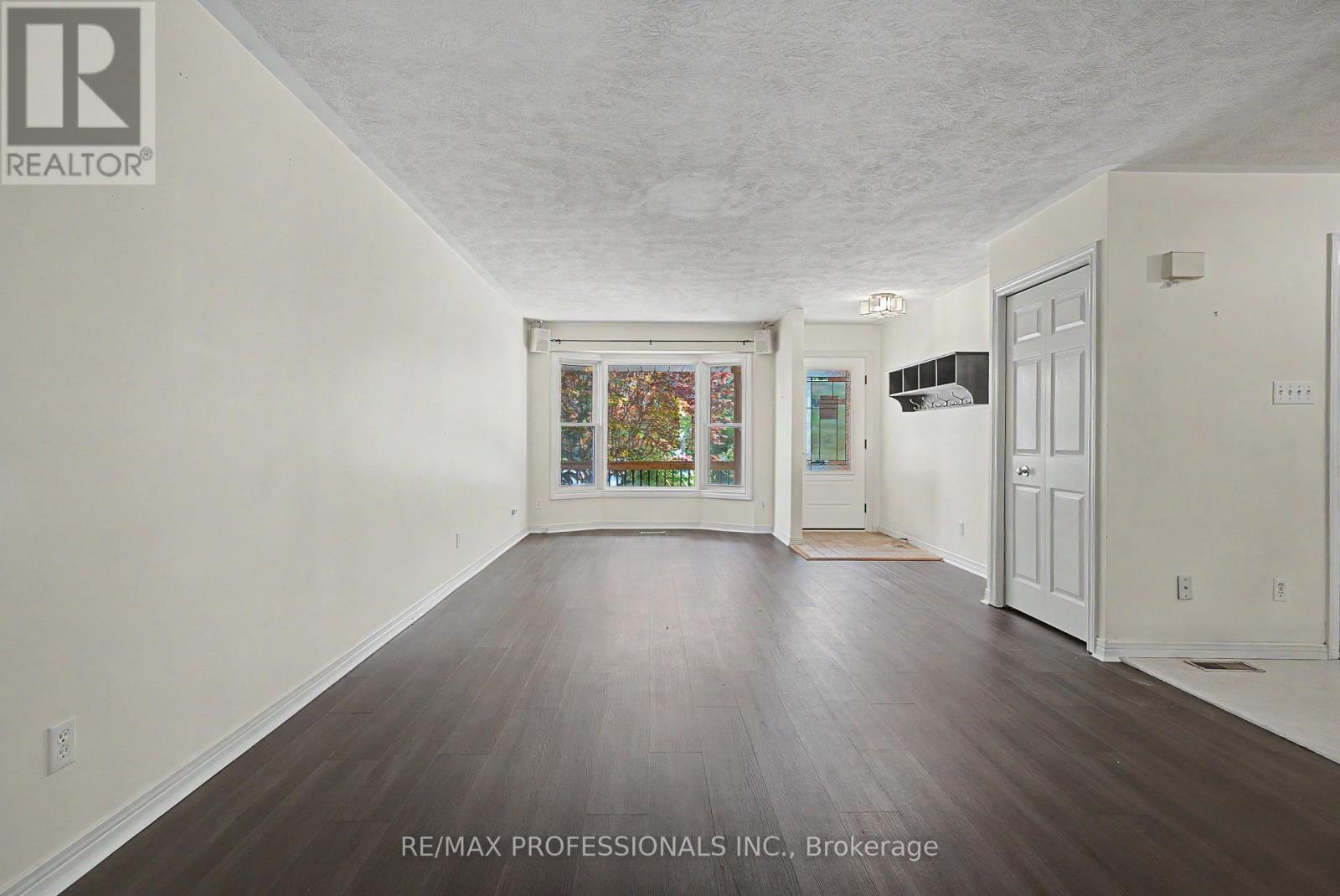 576 THORNDALE DRIVE