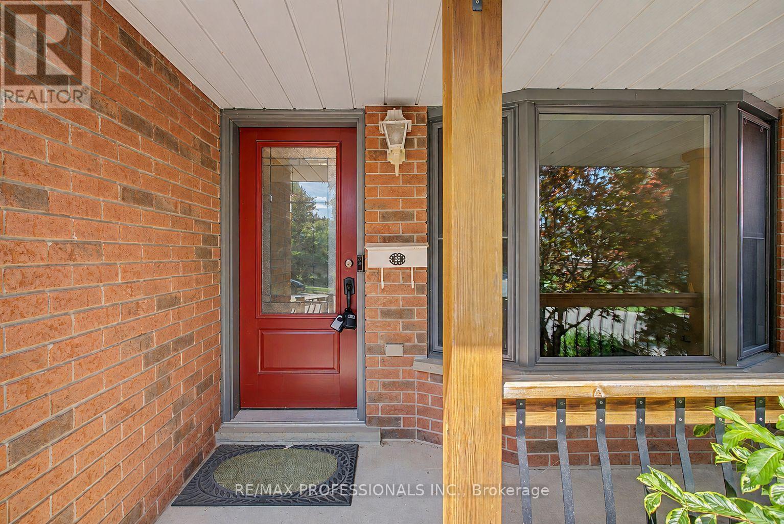 576 THORNDALE DRIVE