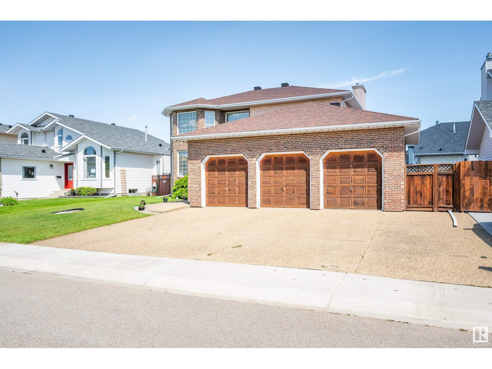 7408 158 AV NW