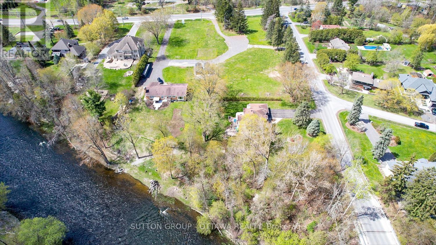 4003 RIDEAU VALLEY DRIVE