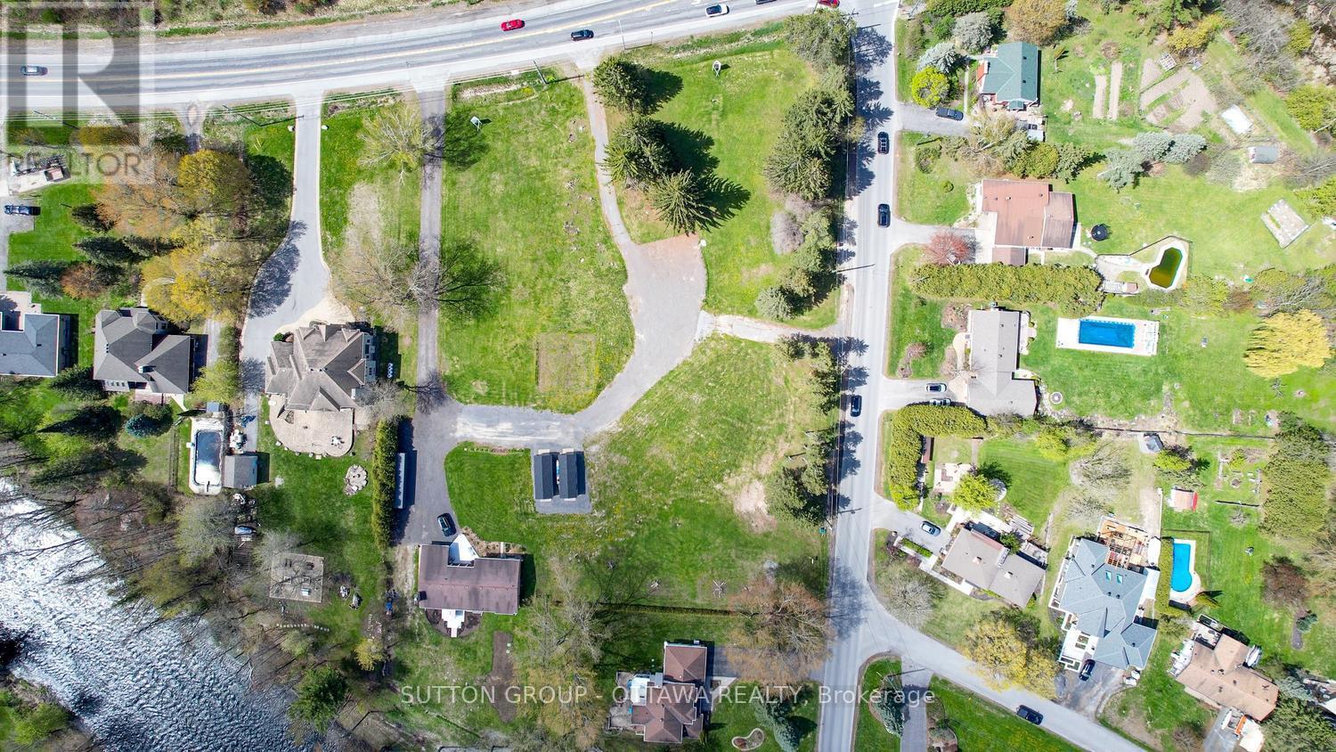 4003 RIDEAU VALLEY DRIVE