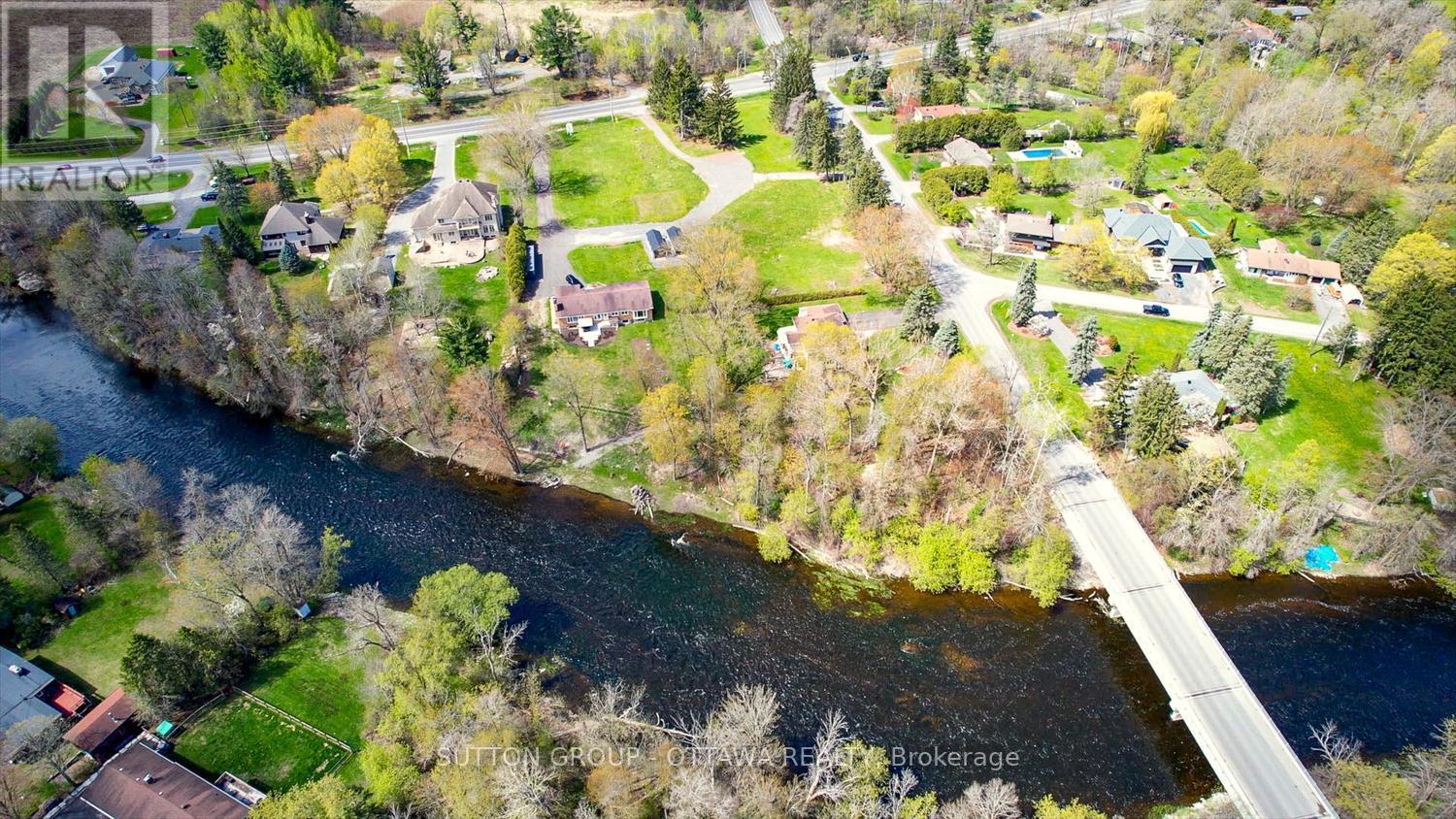 4003 RIDEAU VALLEY DRIVE
