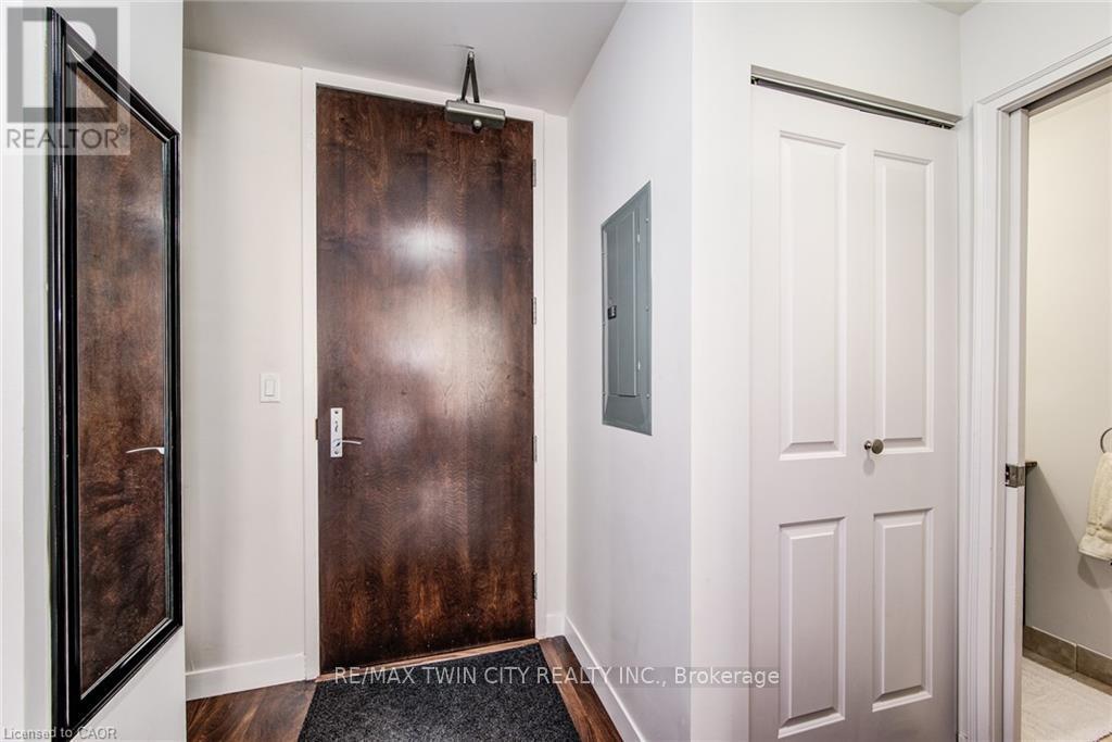 1202 - 191 KING STREET S