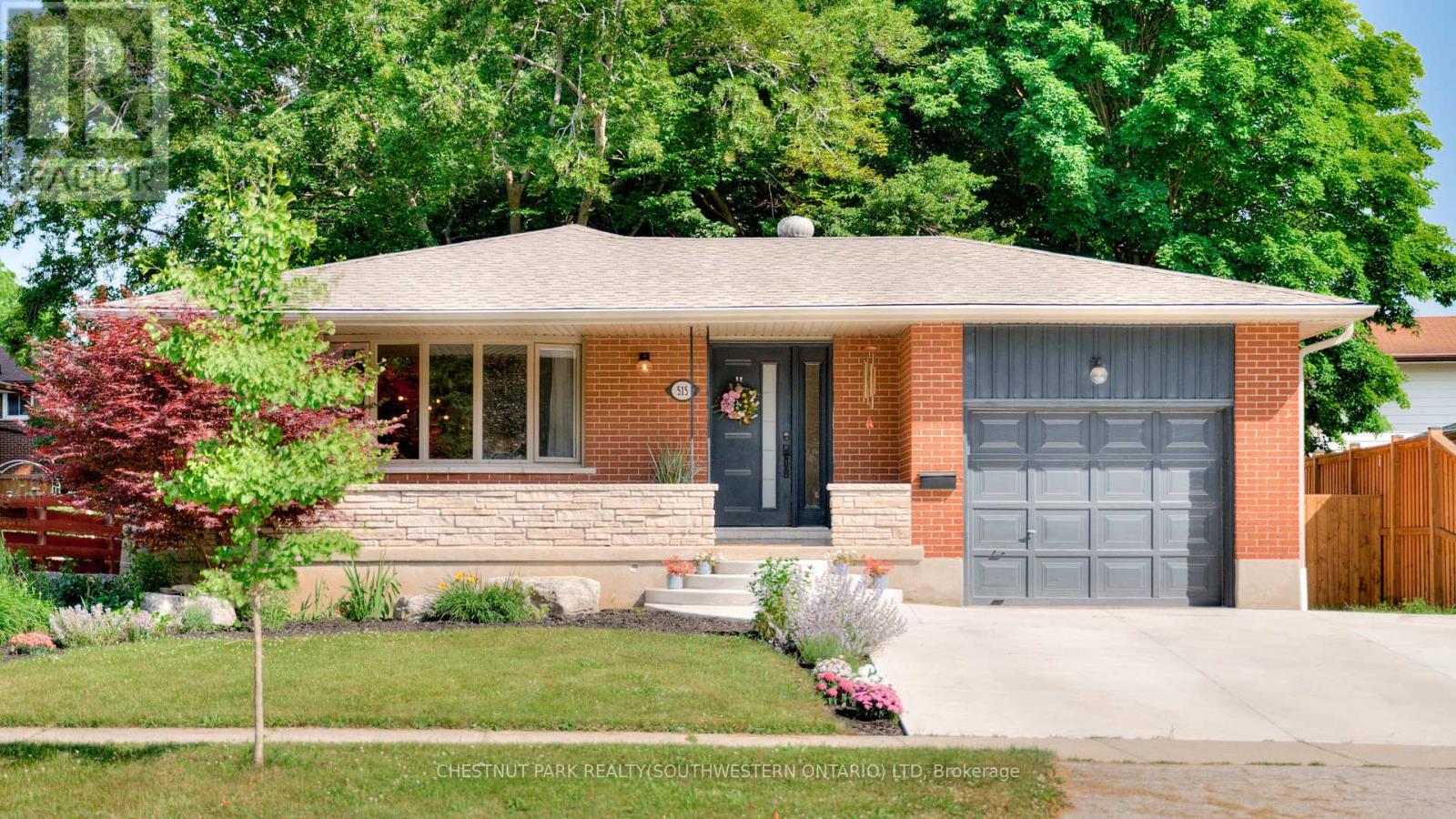 515 TWIN OAKS CRESCENT