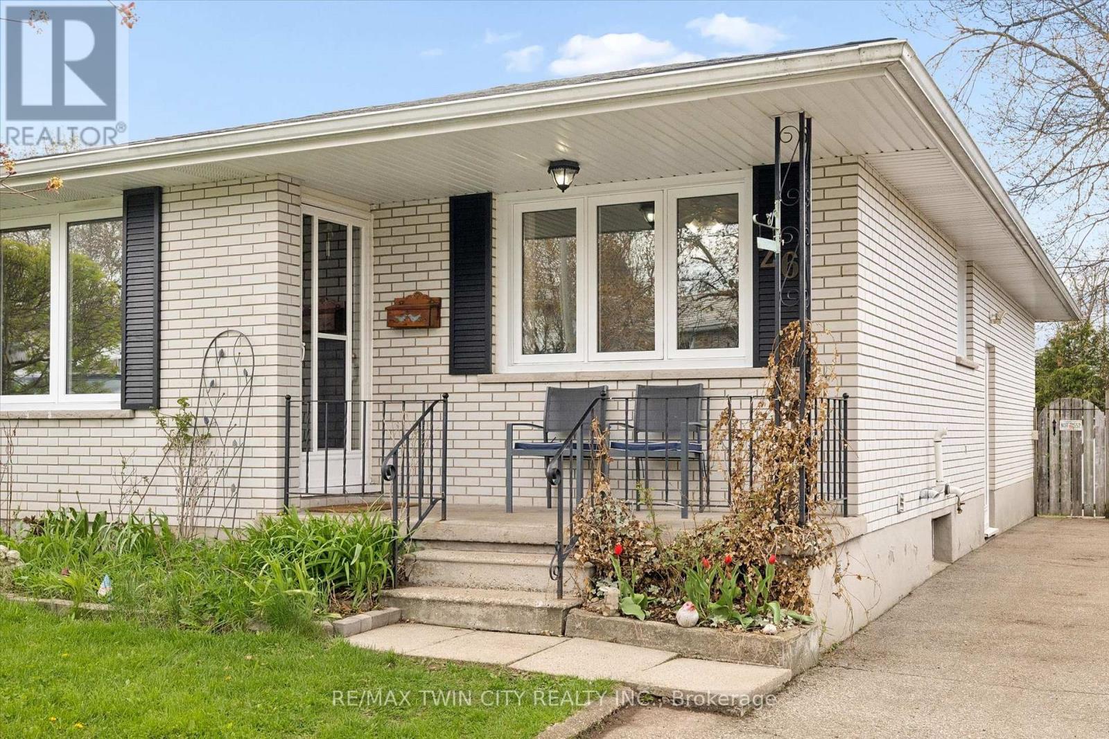 26 TUTTON PLACE