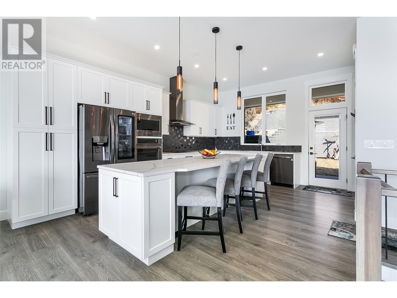 1296 Menu Road