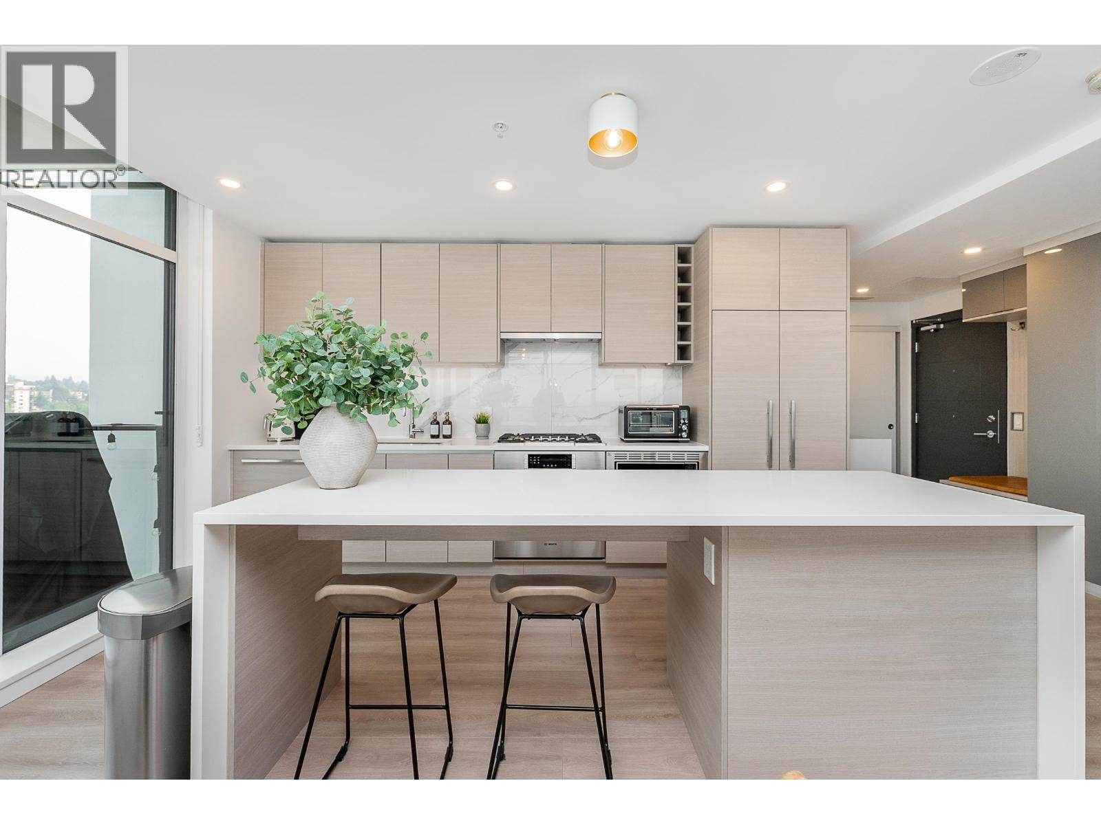 2901 823 CARNARVON STREET