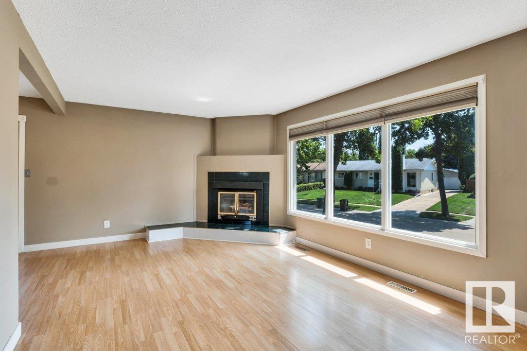 23 LAWRENCE CR