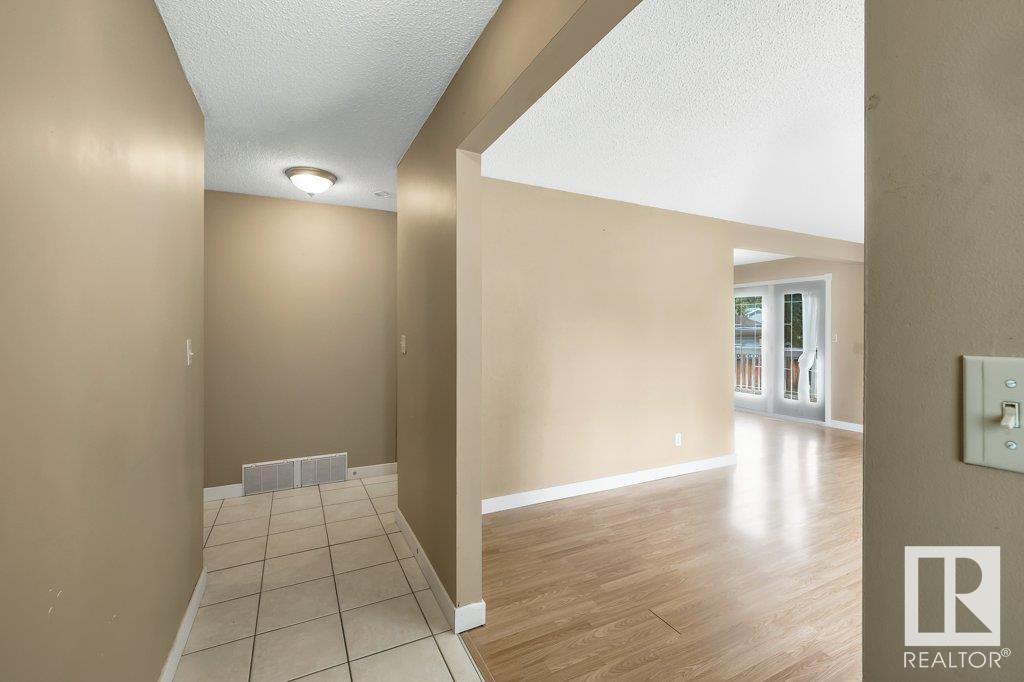 23 LAWRENCE CR