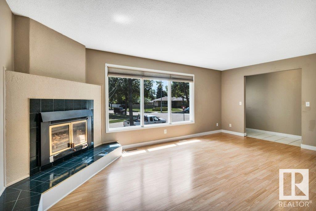 23 LAWRENCE CR