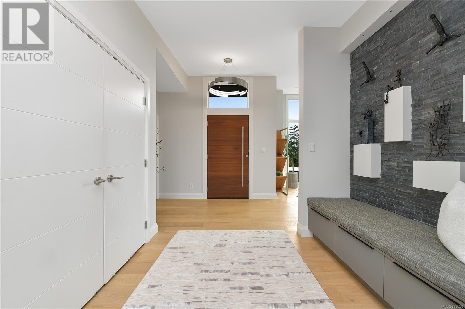 2324 Middowne Rd