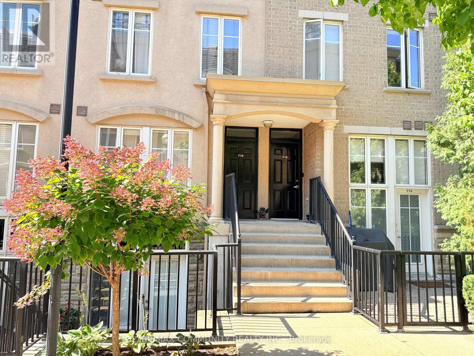 716 - 42 WESTERN BATTERY ROAD E