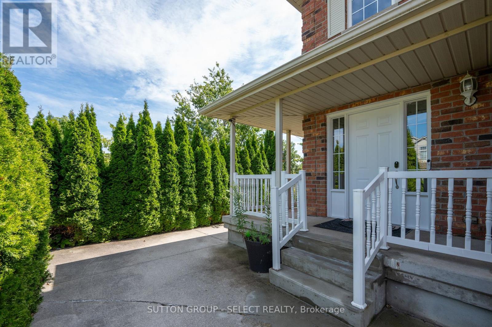 830 CRESTHAVEN CRESCENT