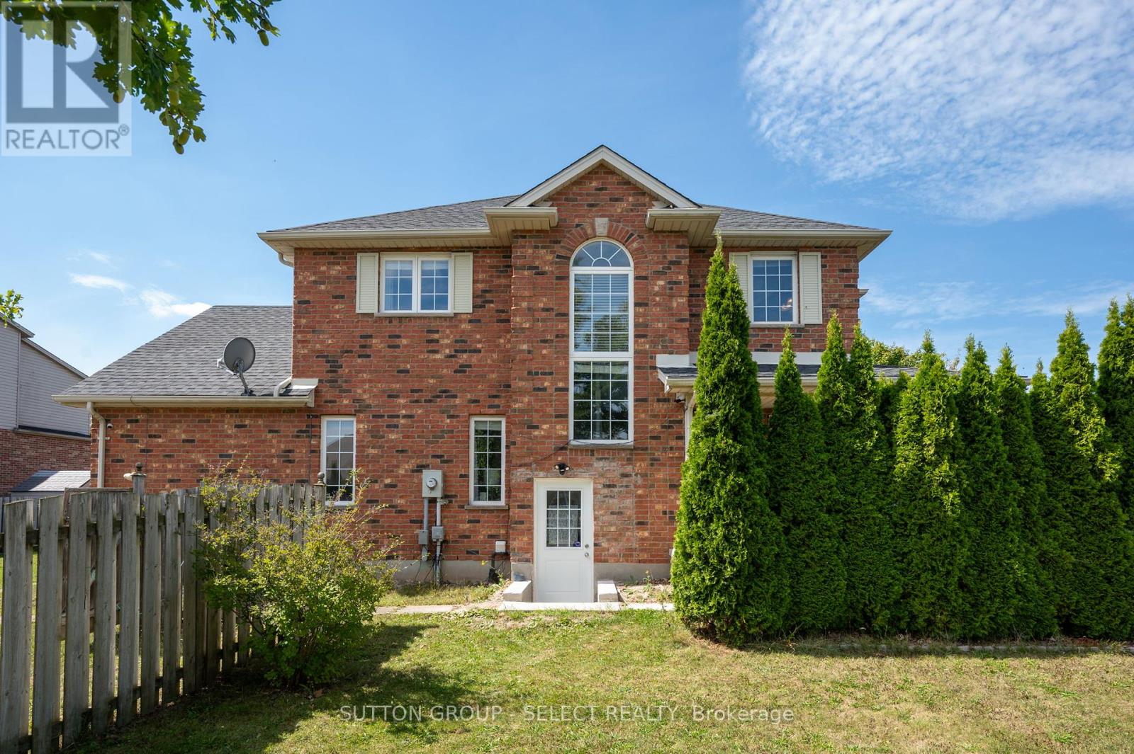 830 CRESTHAVEN CRESCENT