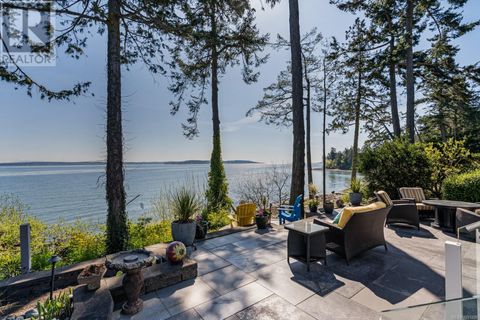 9055 Lochside Dr North Saanich BC V8L1N1