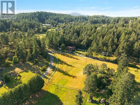 1649 Charlton Rd Saanich BC V9E2C8