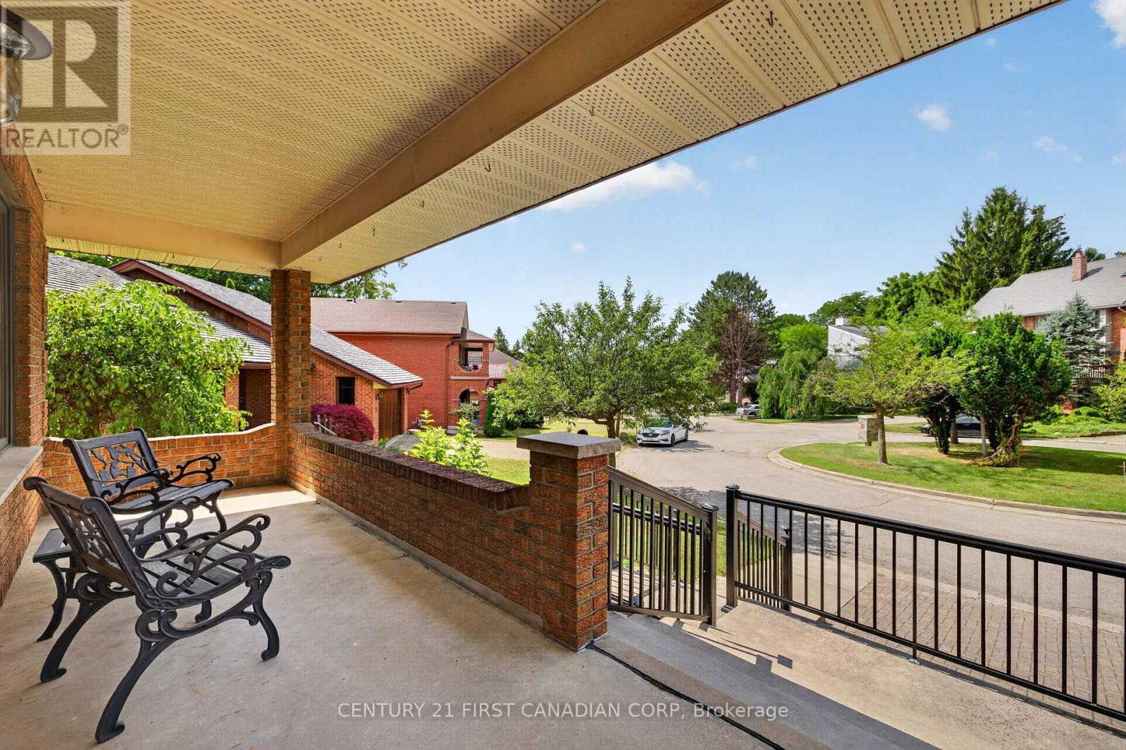 27 STIRRUP COURT