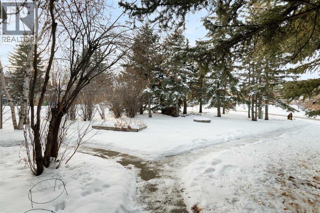 211 Coach Side Road SW