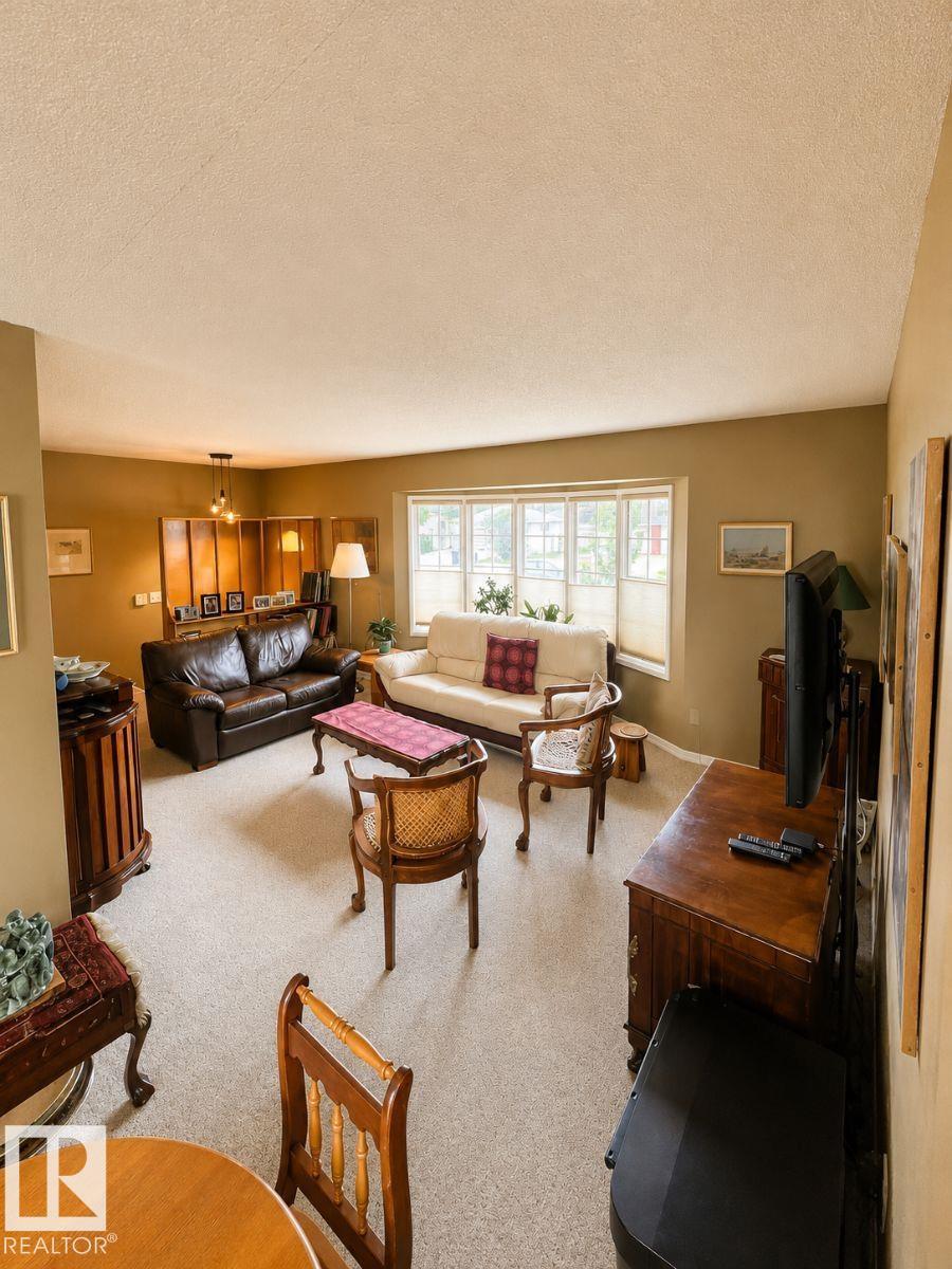 11015 144 ST NW