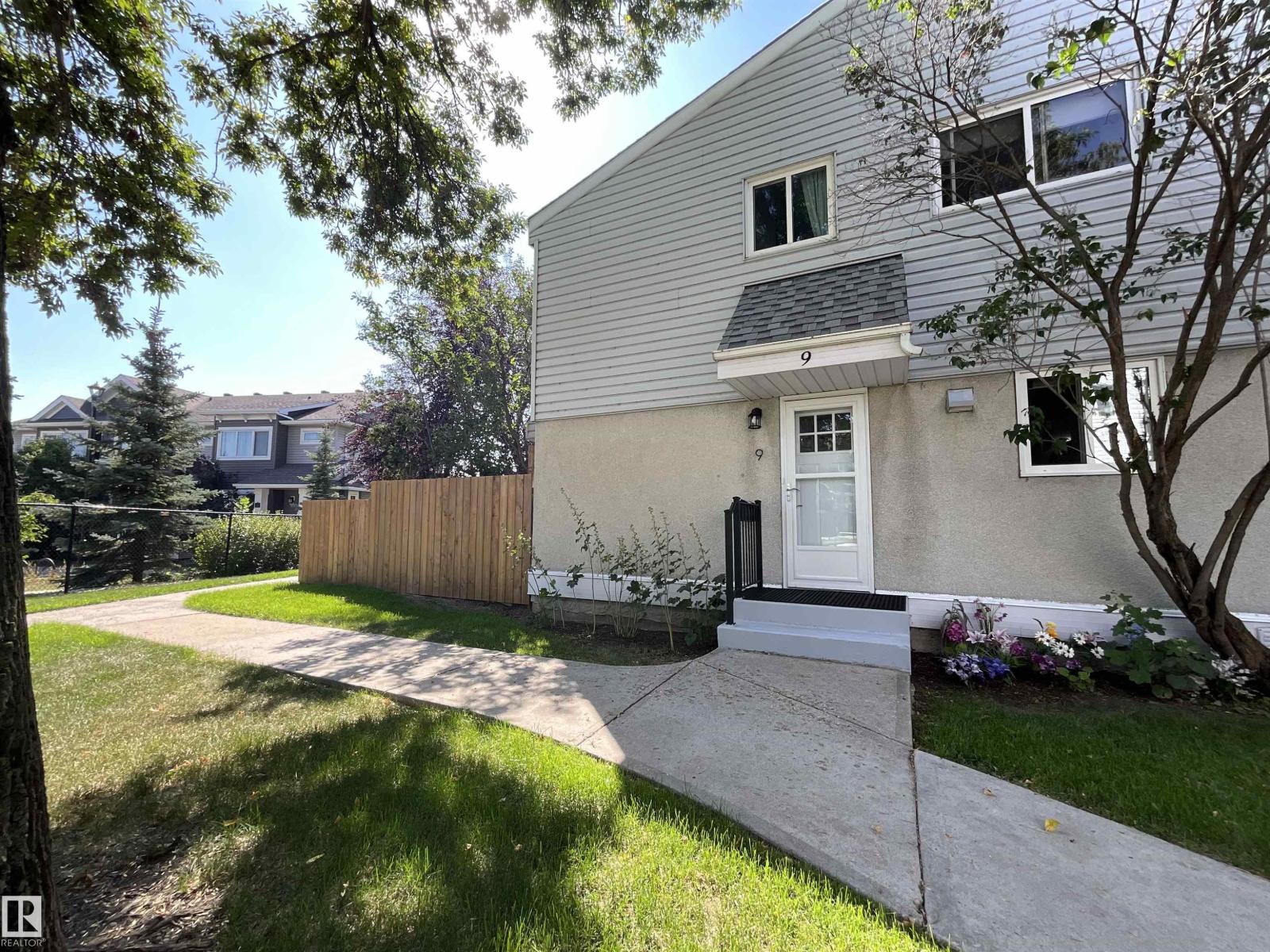 9 MCLEOD PL NW