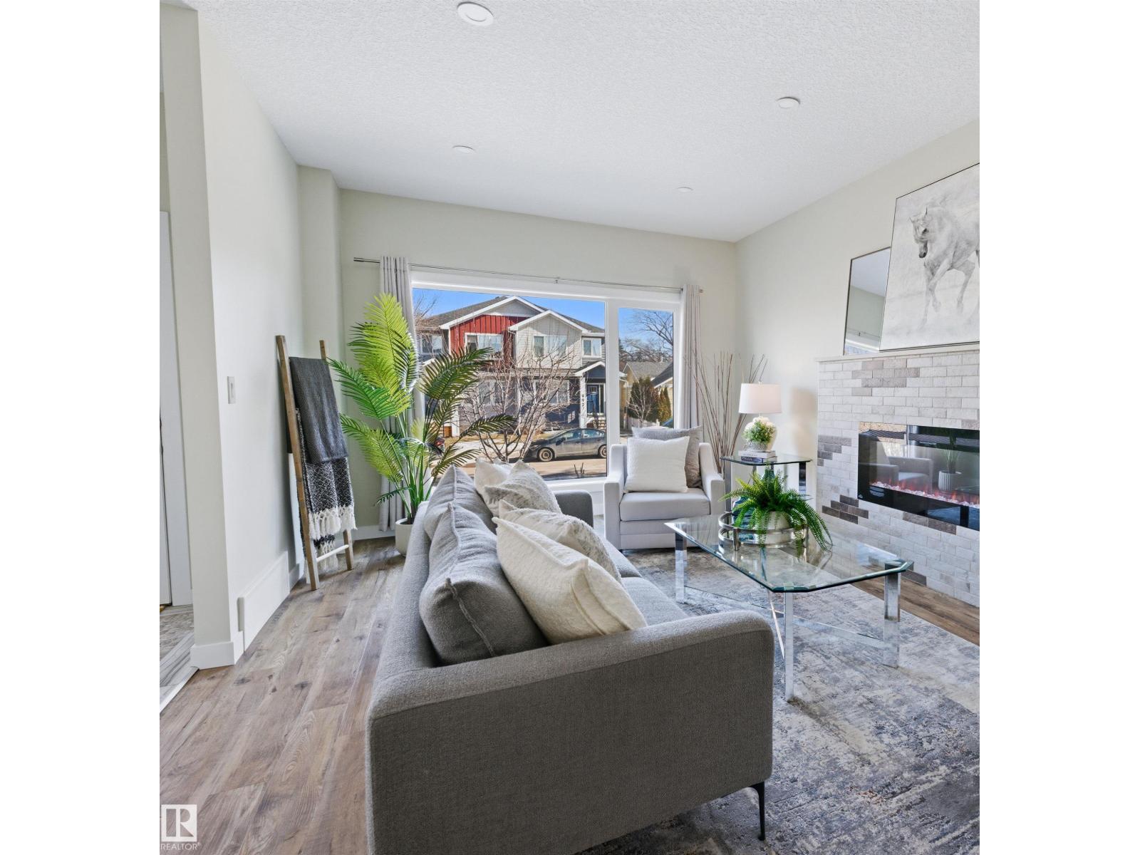 9928 151 ST NW NW