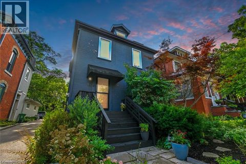 35 MOUNTAIN Avenue Hamilton ON L8P4E8