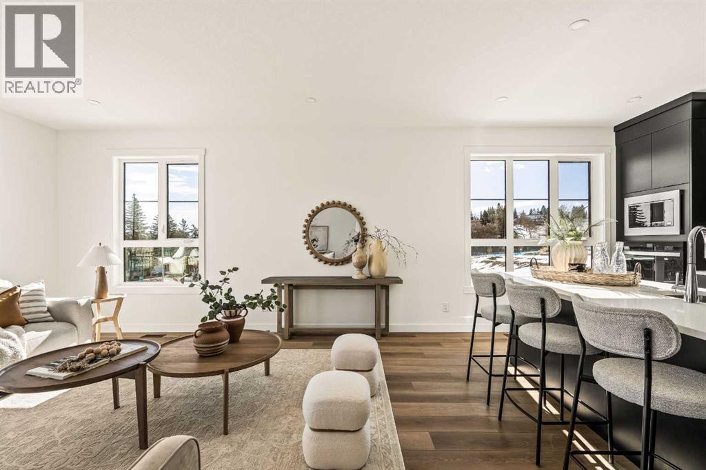 705 Sovereign Common SW