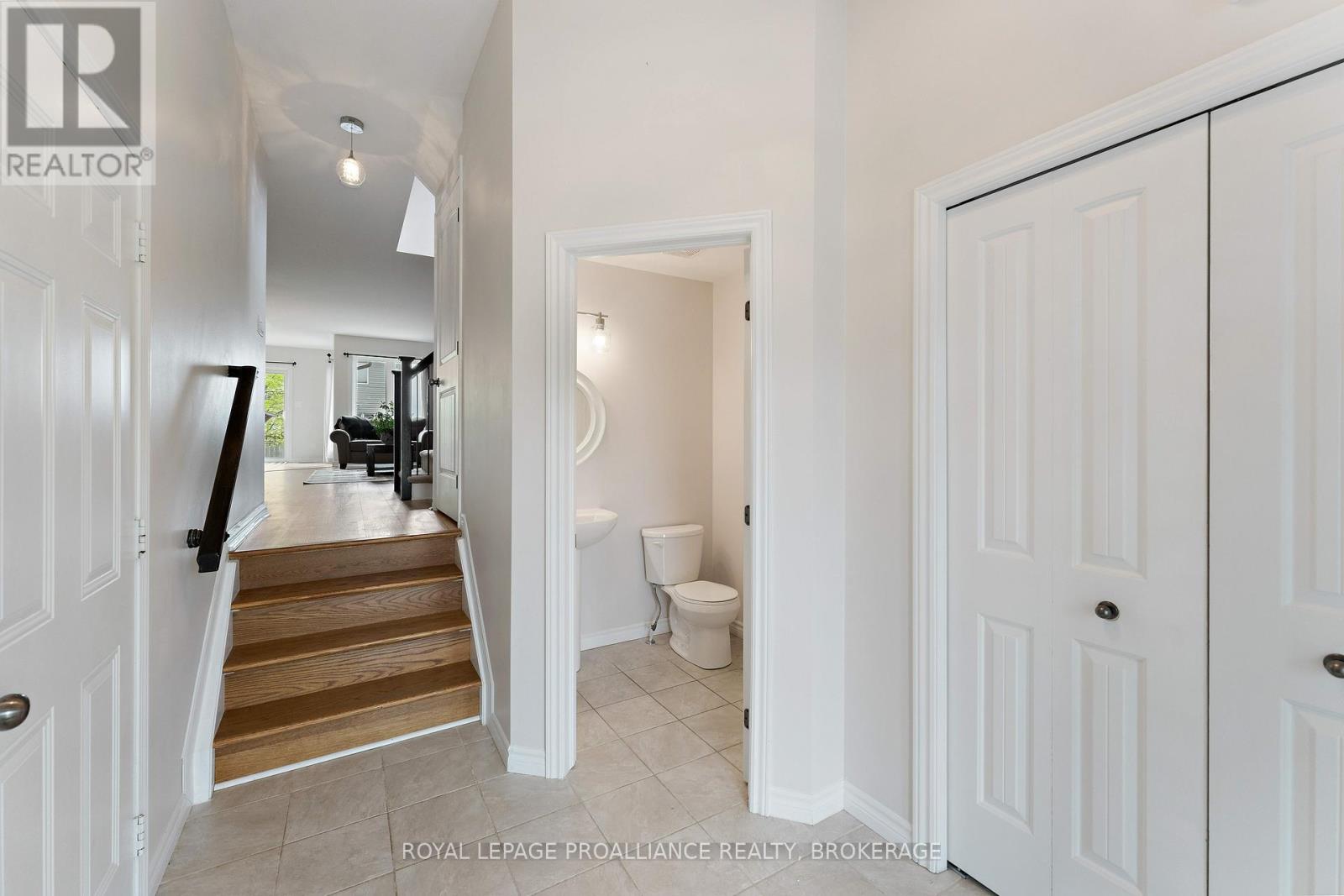 1569 DAVENPORT CRESCENT