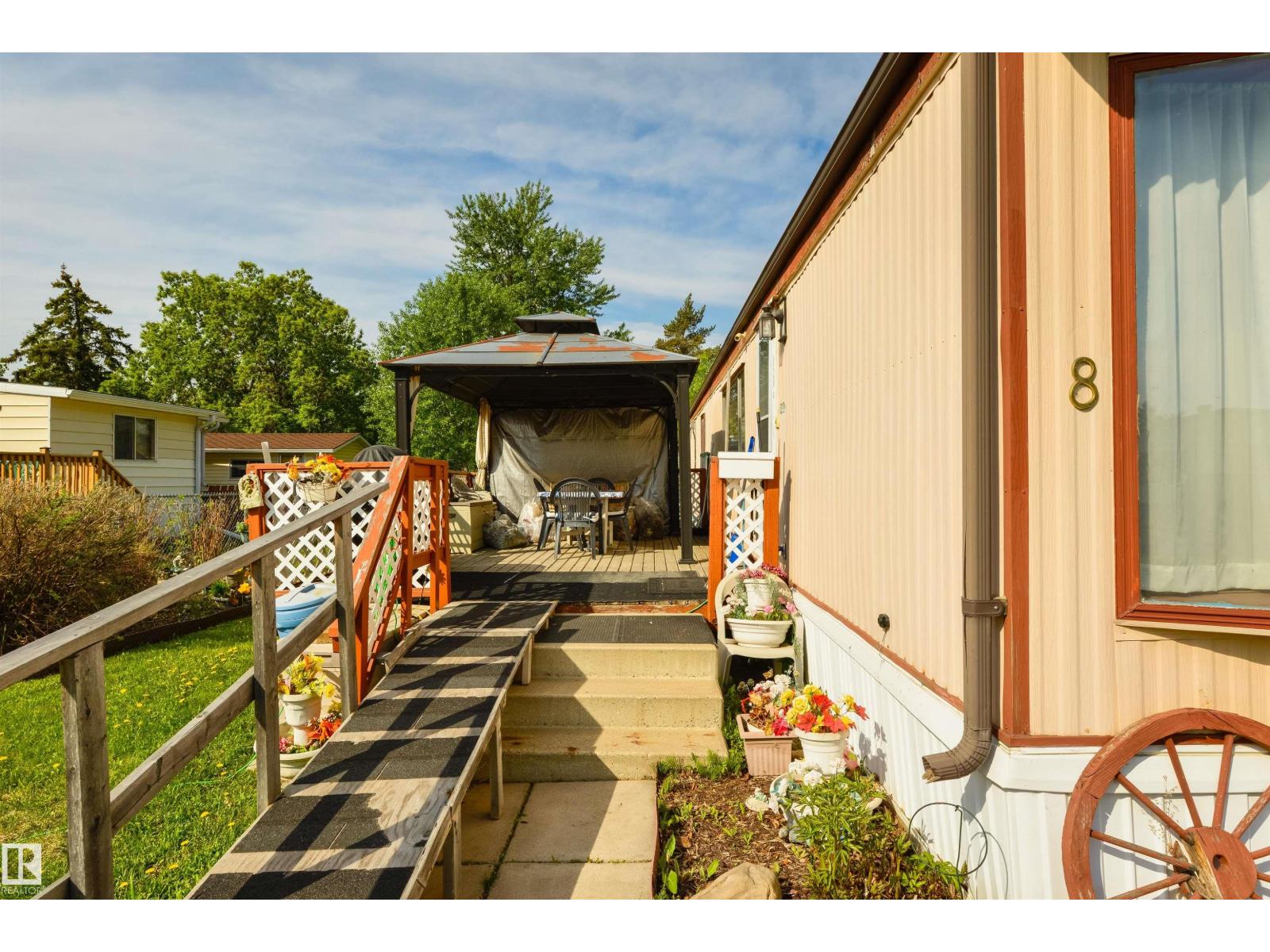 8 Keyhole CR NW