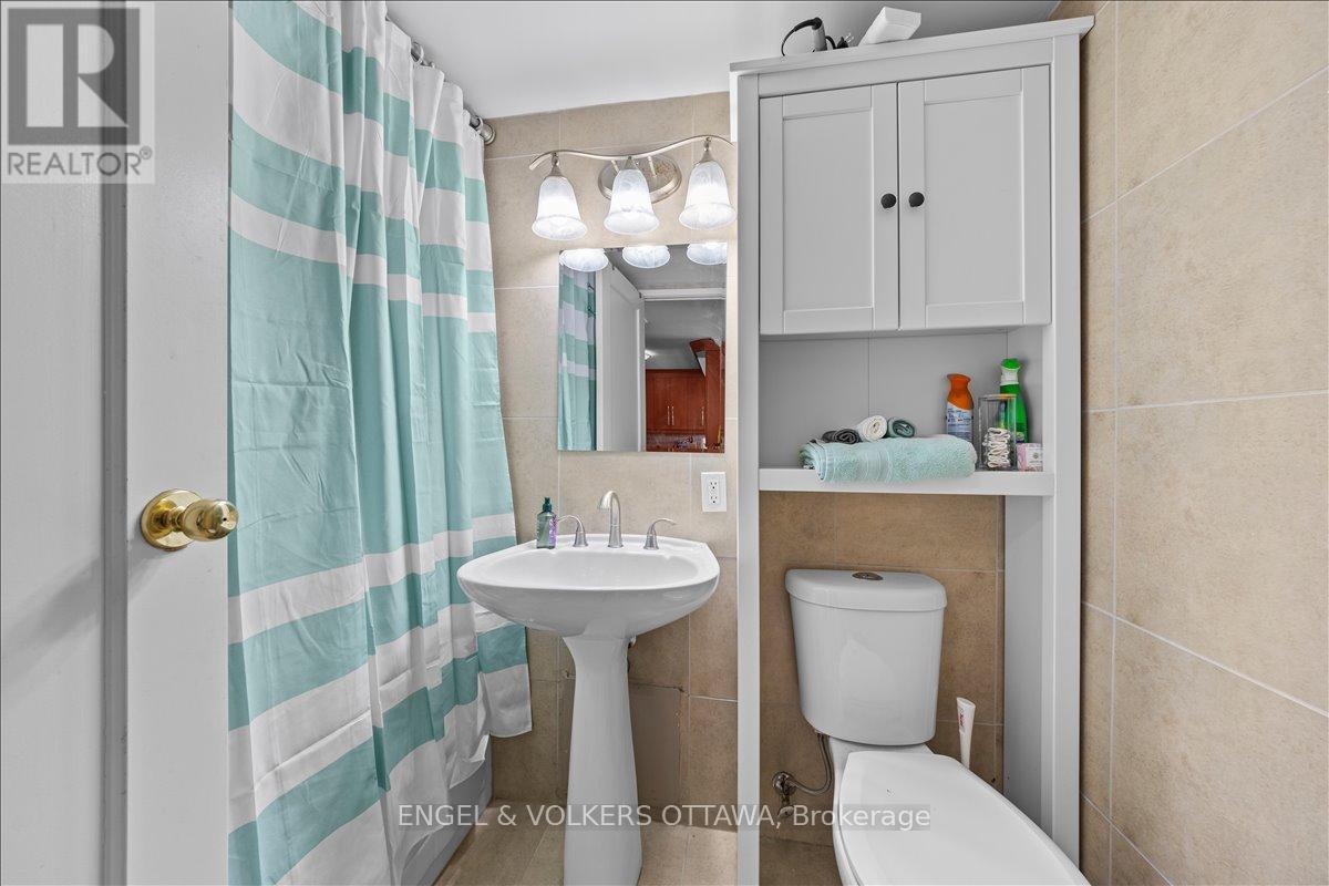 908 - 158A MCARTHUR AVENUE E