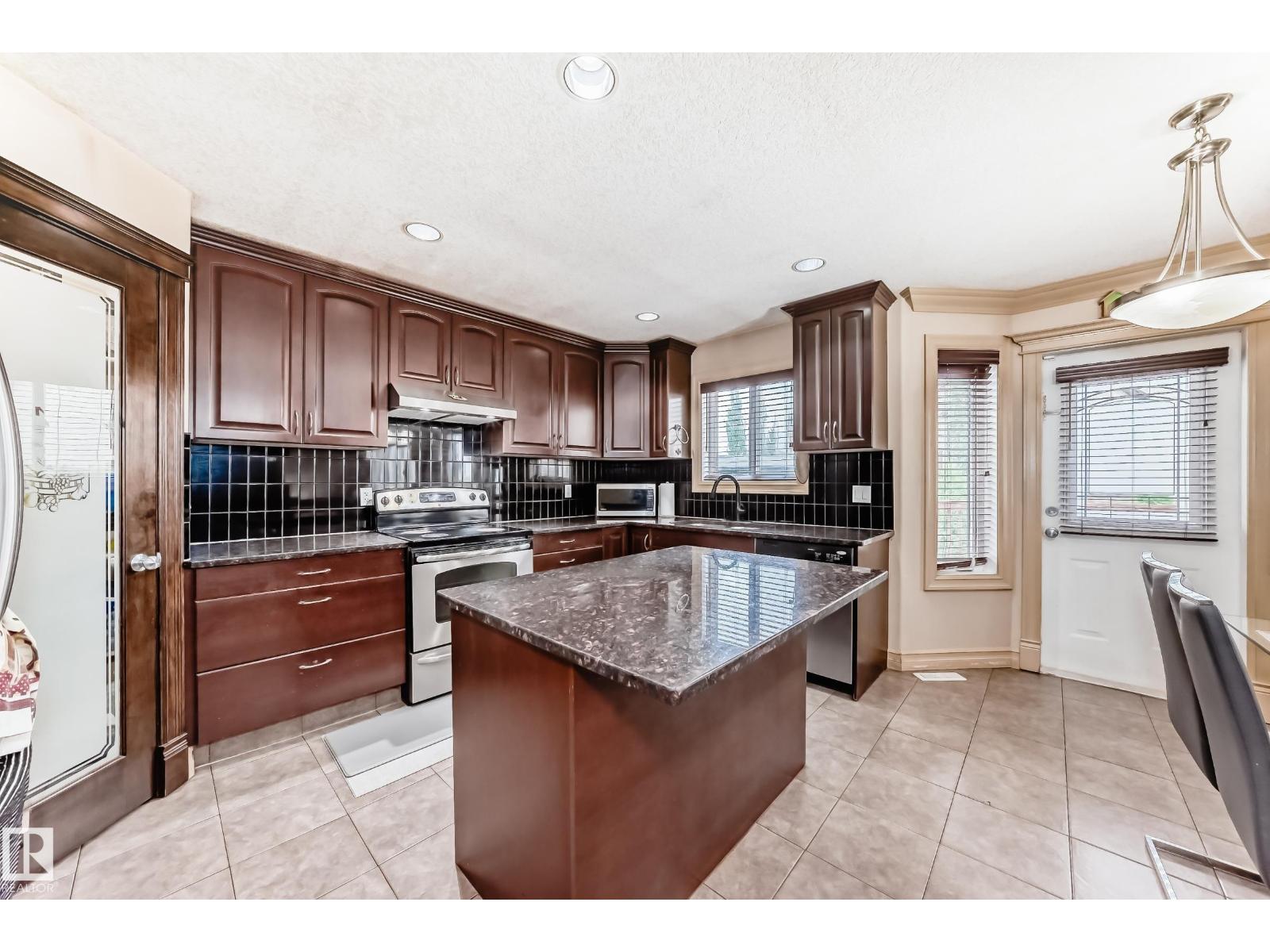 1913 33B AV NW