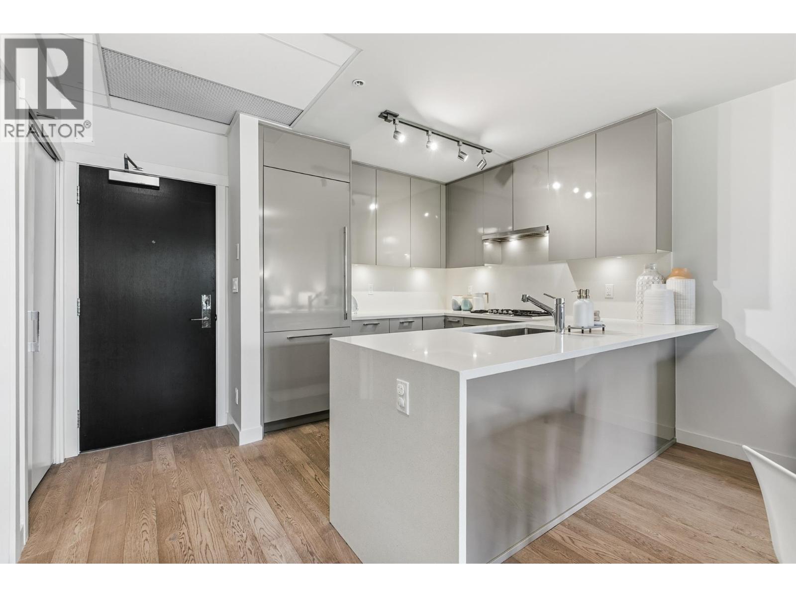307 4488 CAMBIE STREET