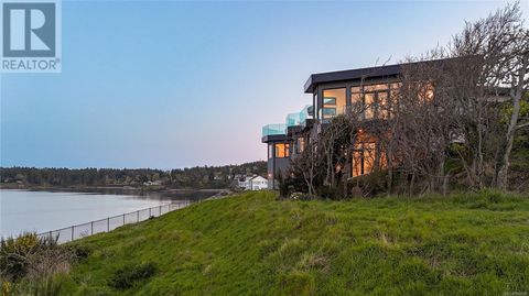 4351 Gordon Head Rd Saanich BC V8X5J2