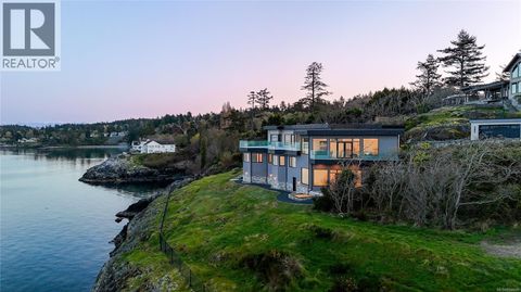 4351 Gordon Head Rd Saanich BC V8X5J2