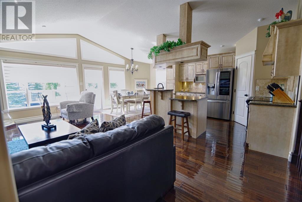 208 Mt Sunburst Place W
