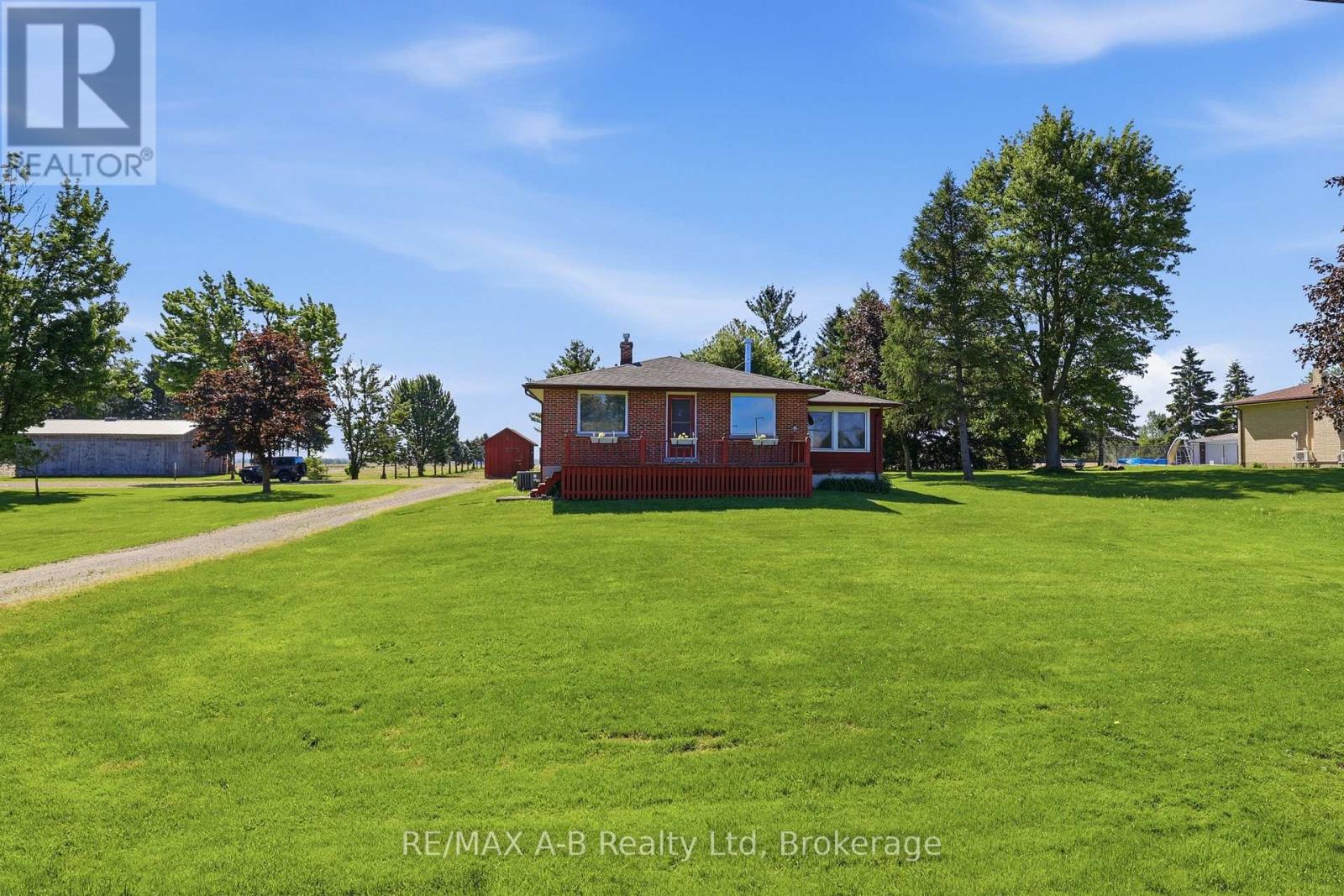 1033 PERTH RD 139 LINE W