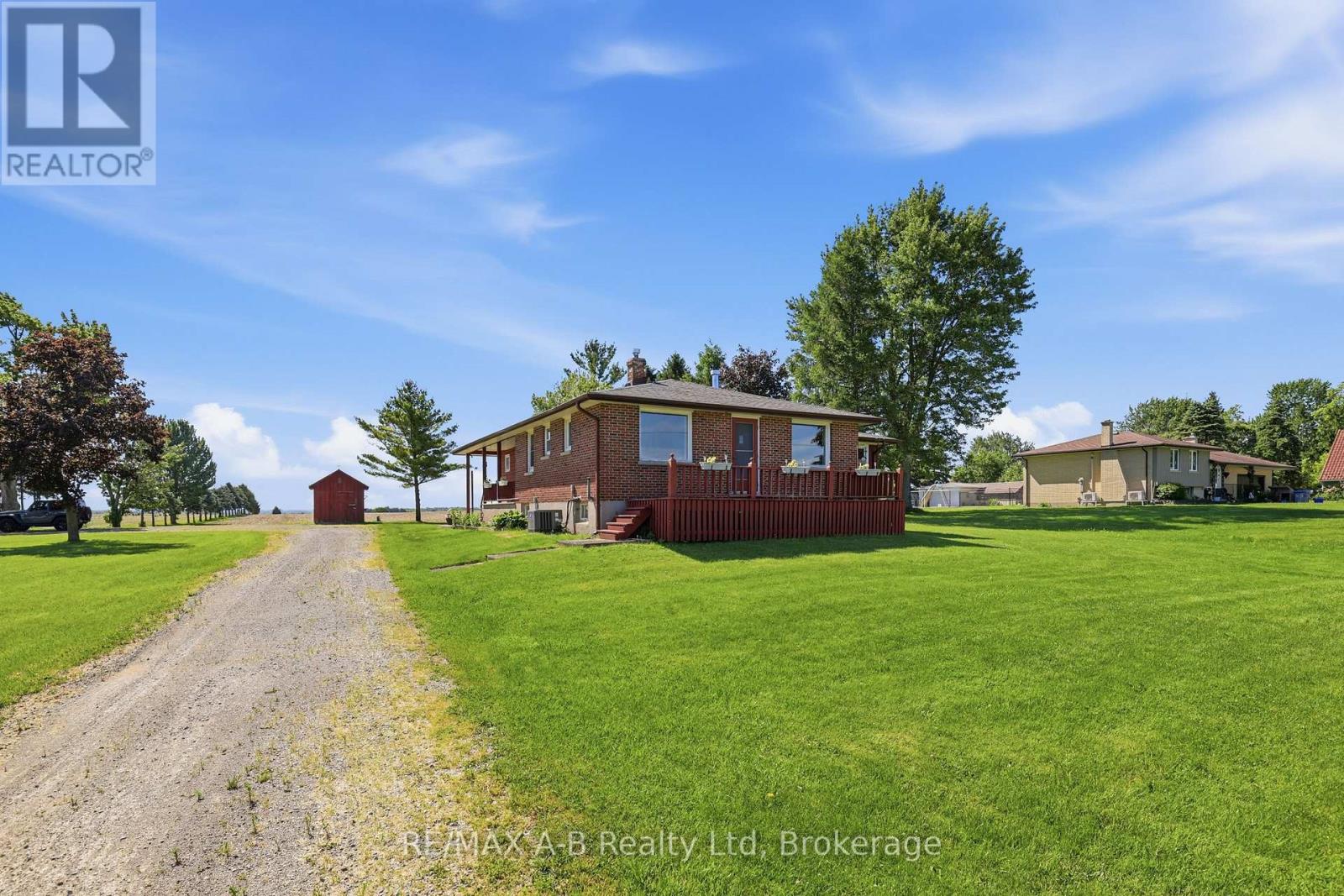 1033 PERTH RD 139 LINE W