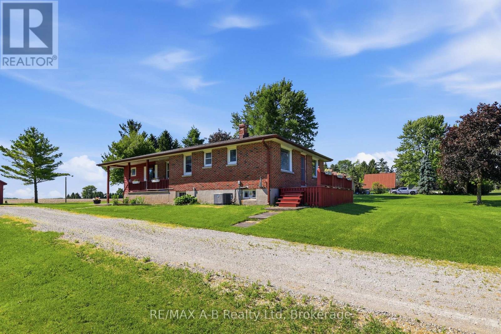 1033 PERTH RD 139 LINE W