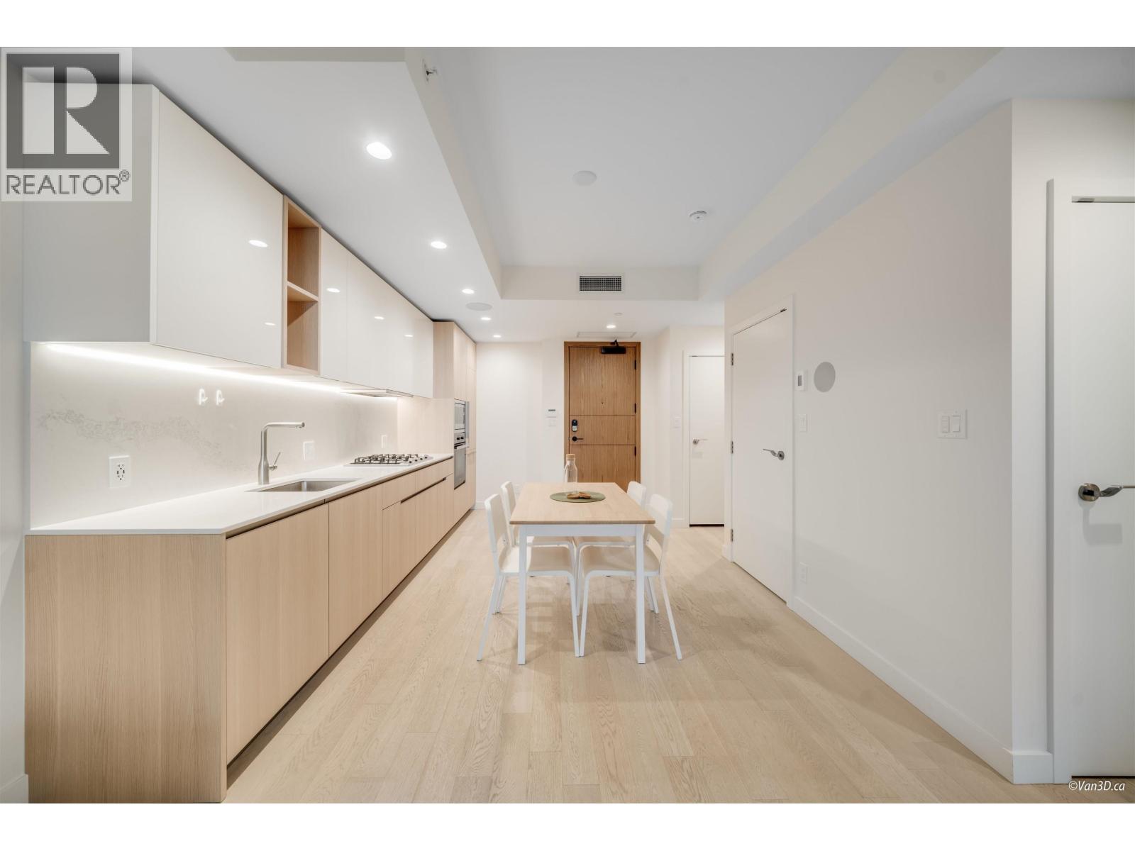 913 6811 PEARSON WAY